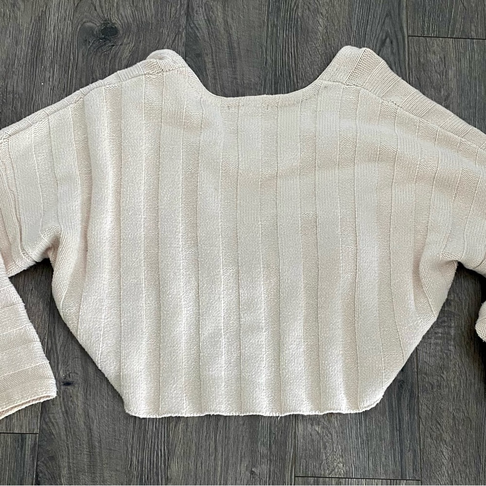 Cream crop top sweater cropped knit forever21 oatmeal EUC flattering sexy small - Picture 7 of 10